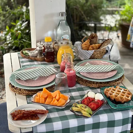 Valentina Otel Levanto