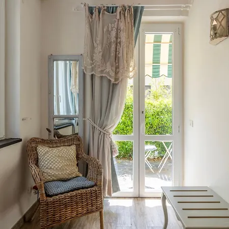 Valentina Otel Levanto