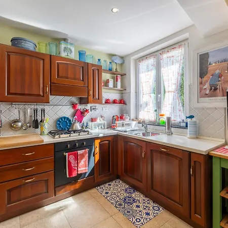 Valentina Otel Levanto